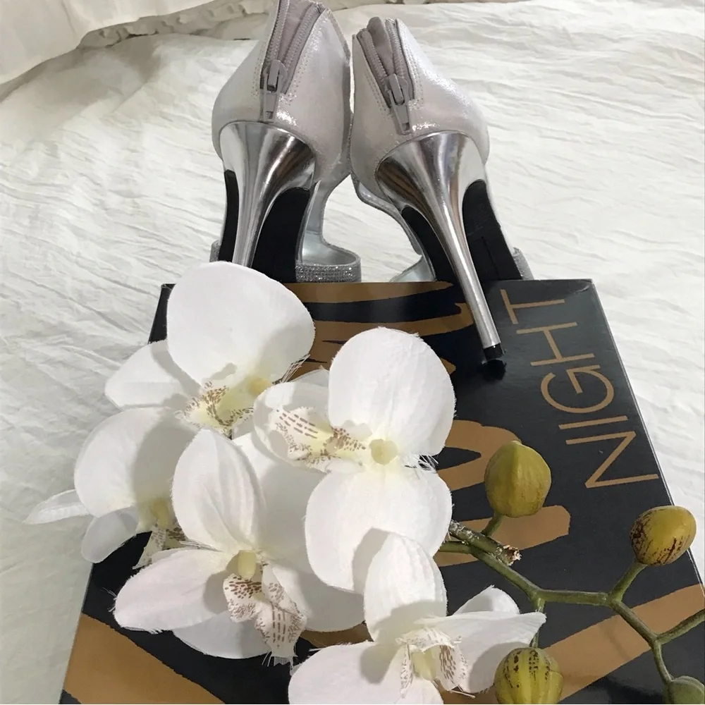 FIONI NIGHT 4 inch high heels, silver, size 7.5, single use. - Picture 9 of 9